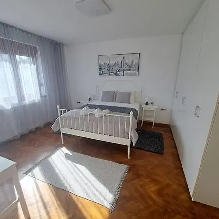 Ballerina Apartment *