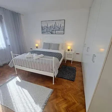 Ballerina Apartment *